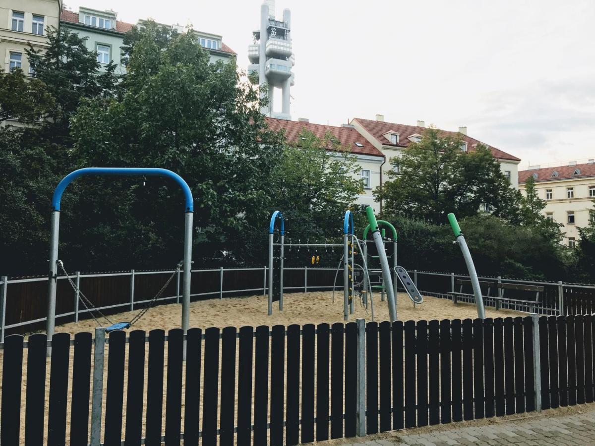 Modern Futuristic Apartment / Zizkov Tv Tower + Metro Station Praga Exterior foto